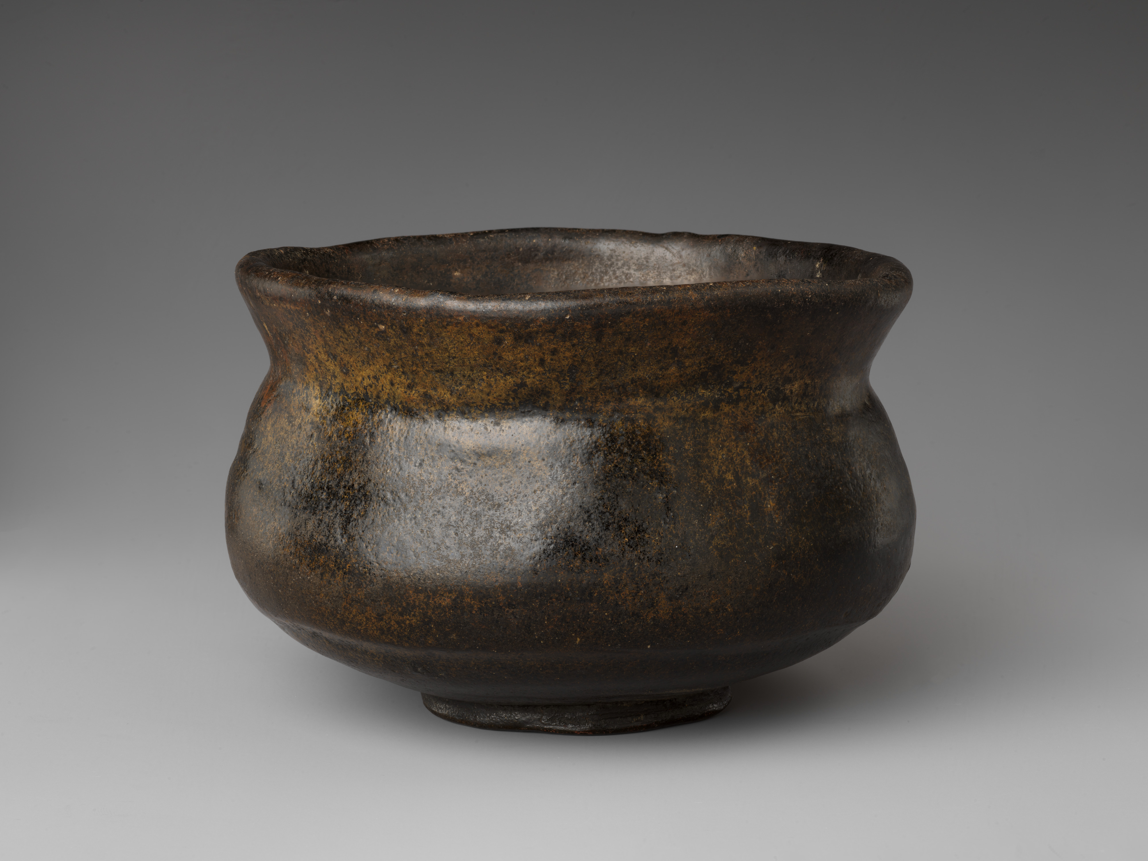 伝長次郎作の黒樂茶碗「楓暮れ」